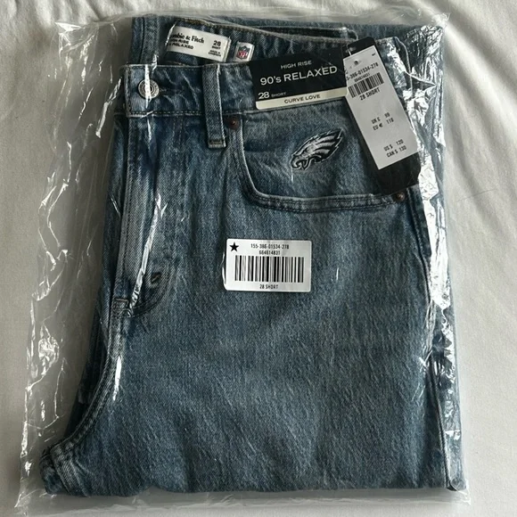 A&F NFL Curve Love High Rise 90s Relaxed Philadelphia Eagles Embroidered Jeans - Picture 11 of 11